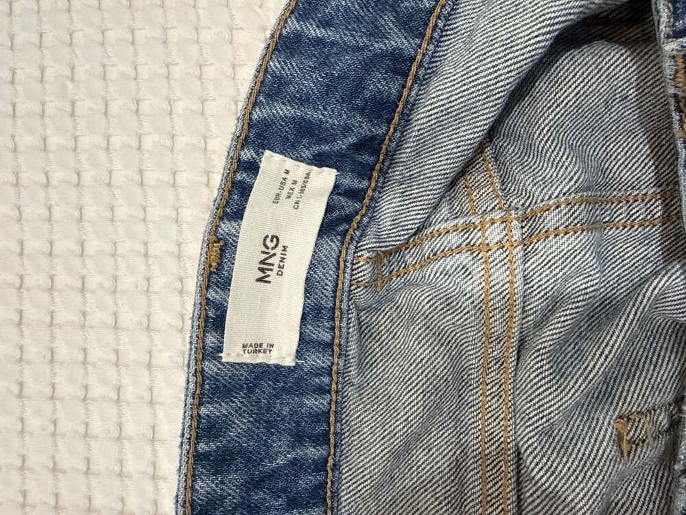 Levi's - Picture 3 of 5